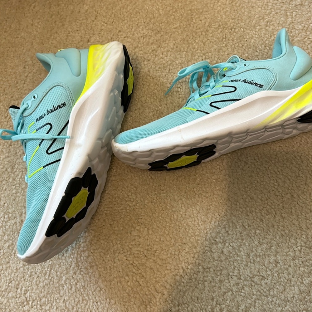 New Balance Roav 91/2 new never worn